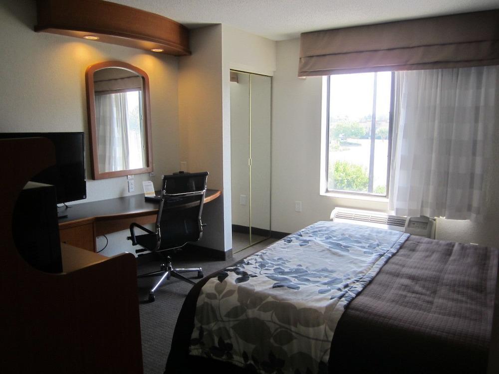 Clarion Pointe Albemarle Otel Dış mekan fotoğraf