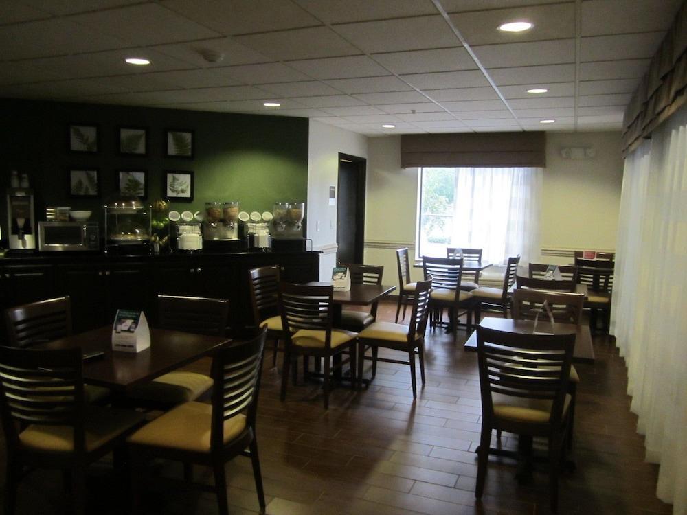 Clarion Pointe Albemarle Otel Dış mekan fotoğraf